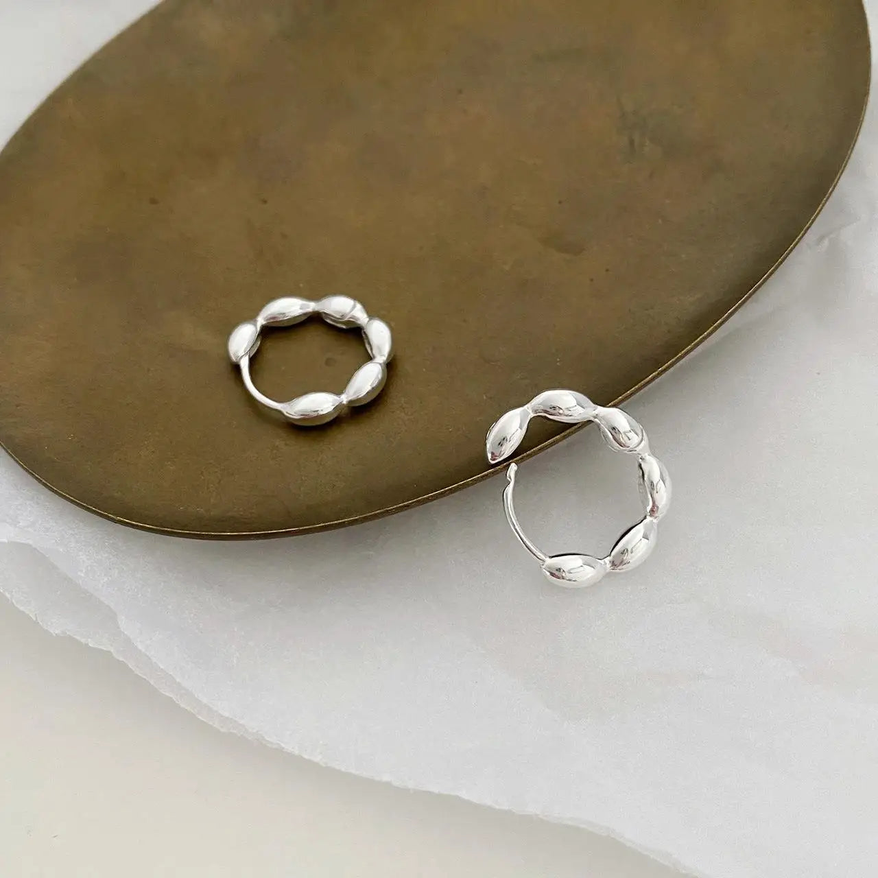 ELYSIAN HOOPS ÖRHÄNGEN GULD/SILVER